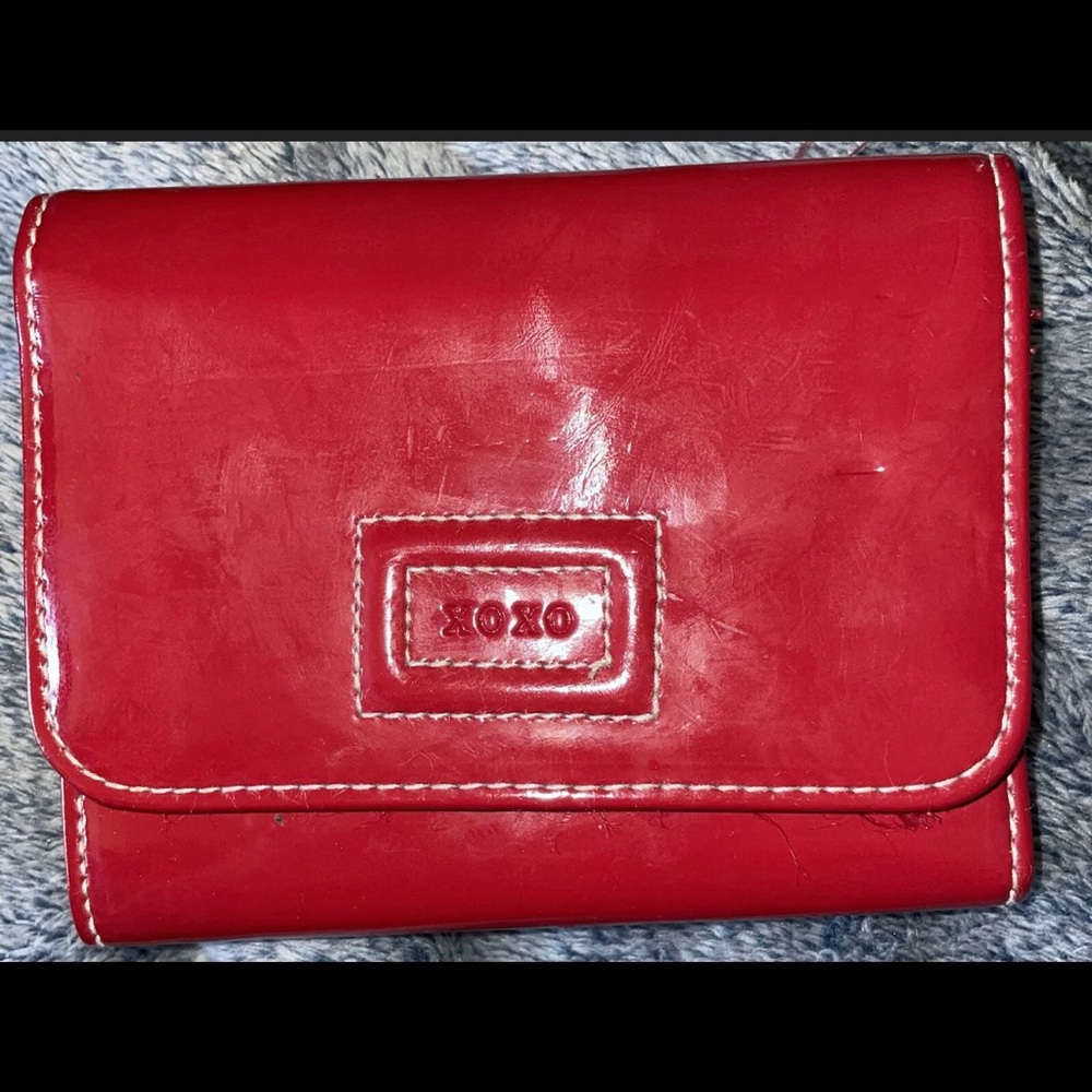 Women’s red XOXO trifold wallet!! EUC!